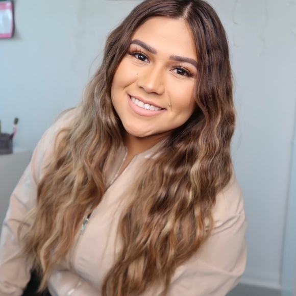 Poshmark profile picture for @zissy
